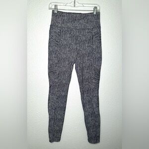 Athleta Women’s Delancey Textured Moto Tight Stretch Black/White Size Small Tall